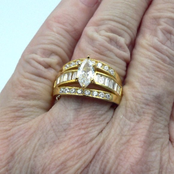 Sz 6.5 Simulated Diamond 3 Row Band Ring - Picture 5 of 6